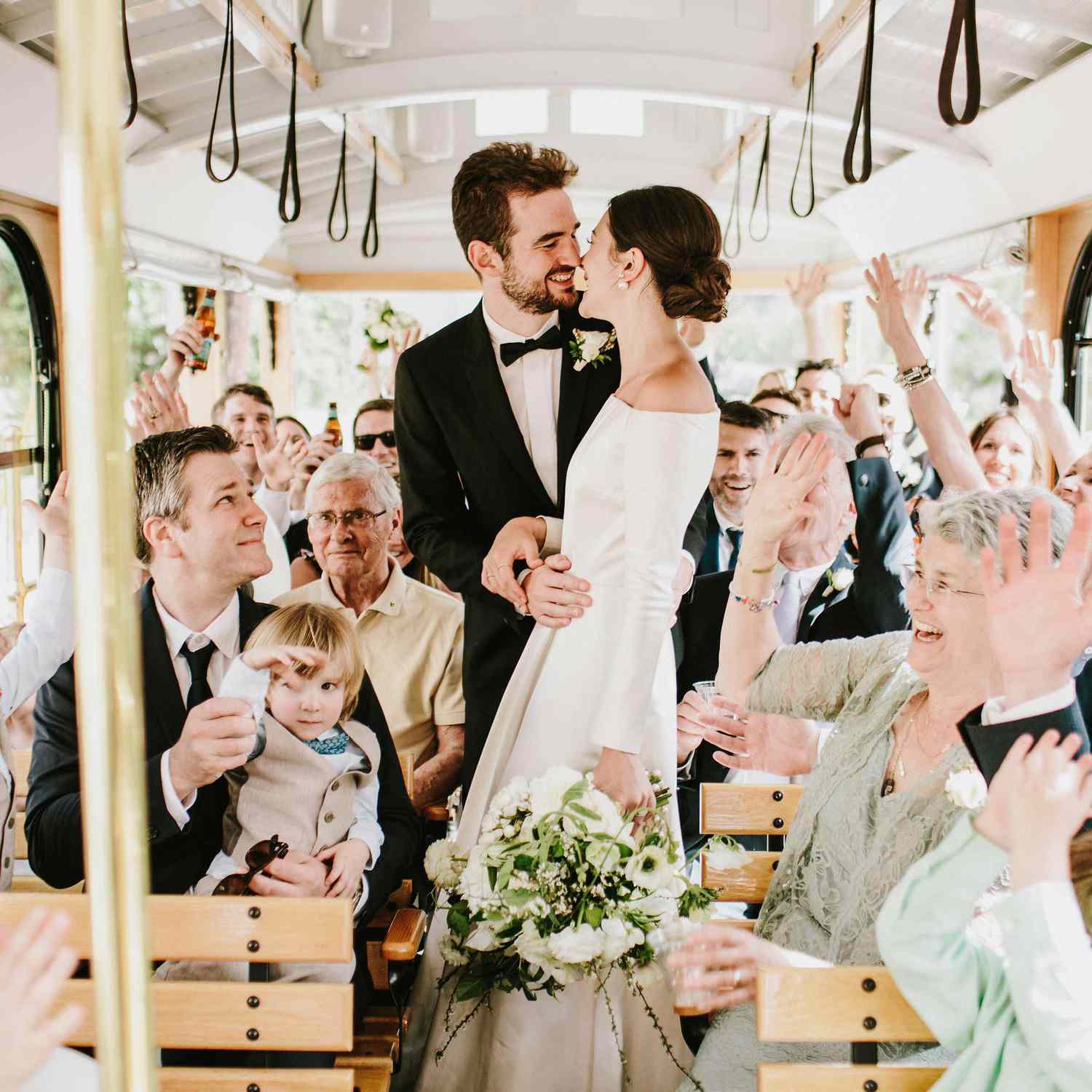 How to Choose the Perfect Shuttle Service for Your Wedding